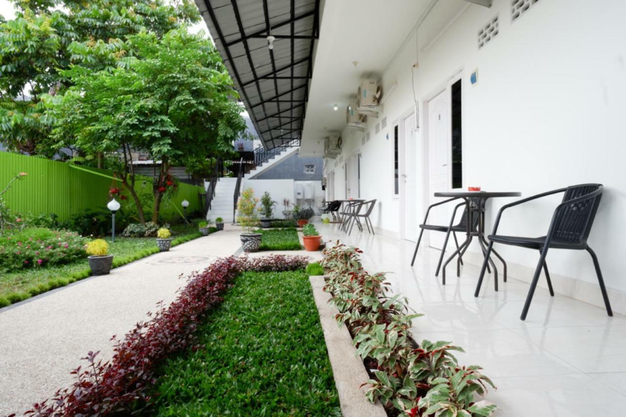 Reddoorz Near Mataram University Buitenkant foto